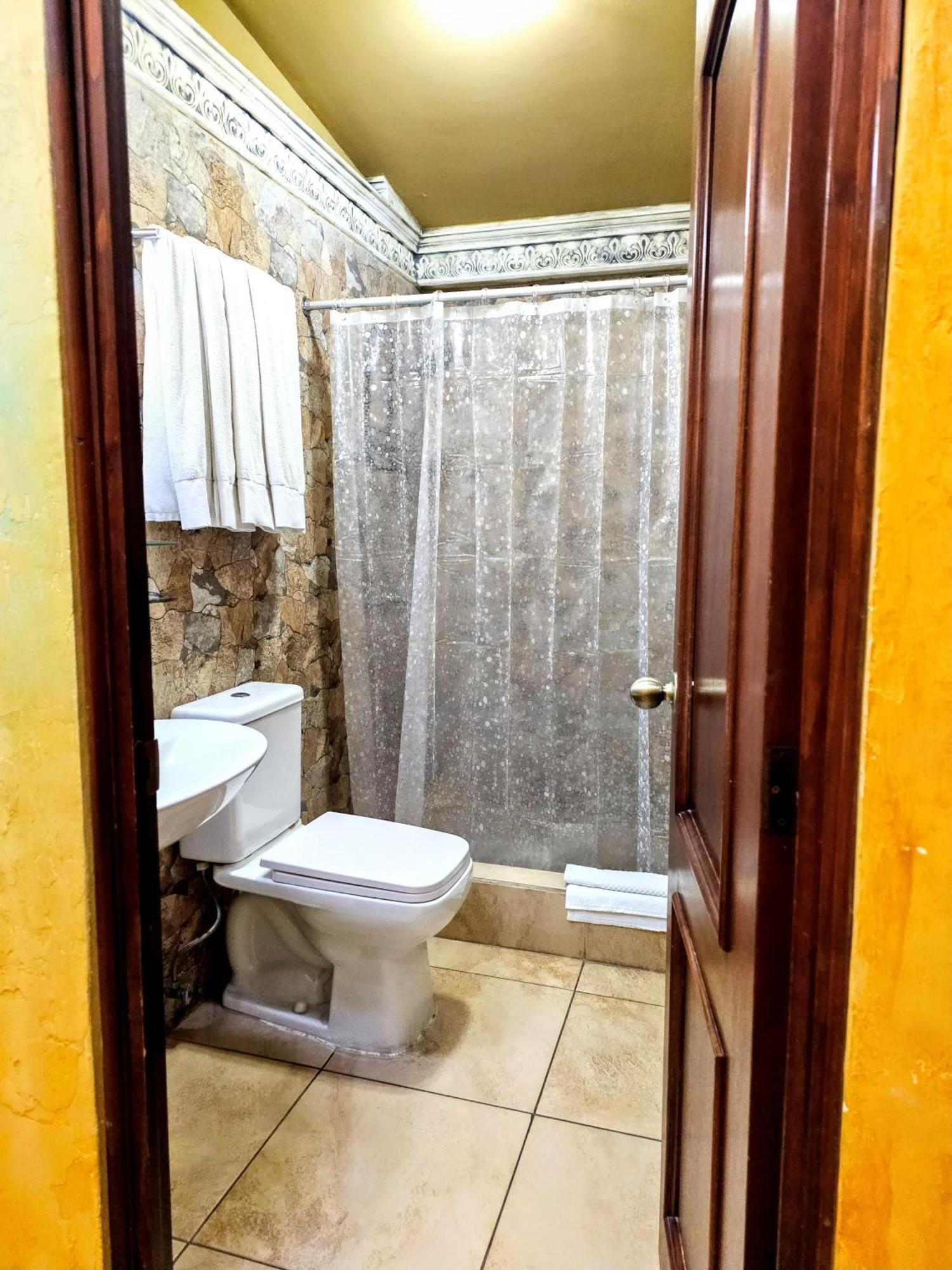Antigua Inn Hotel Ville de Guatemala Extérieur photo